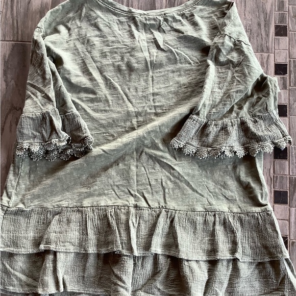 Altar’d State Top - Size M - Picture 5 of 5